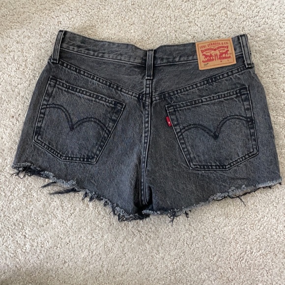 Levi 501 jean shorts distressed black - Picture 5 of 6
